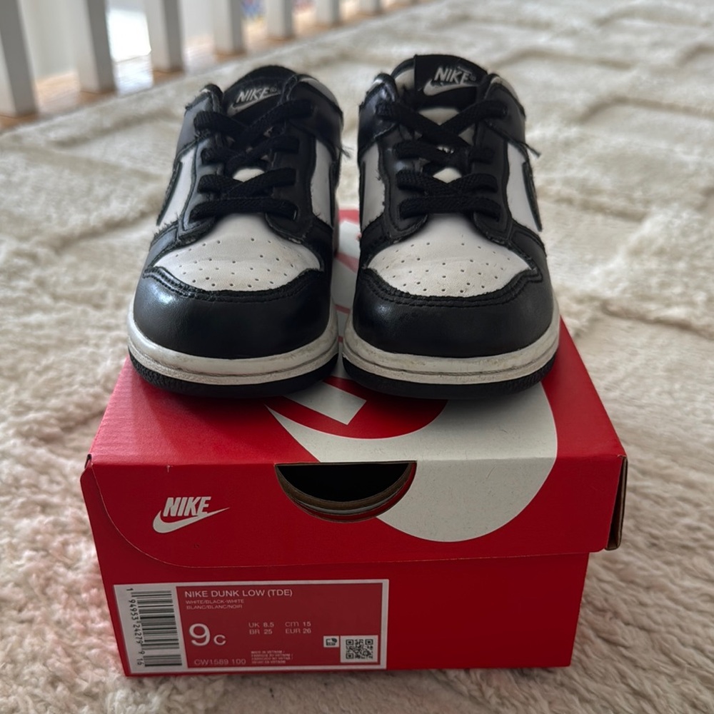 Nike dunks (pandas)